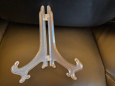 SET OF 2 - CLEAR/FROSTED PLASTIC EASELS - NEW