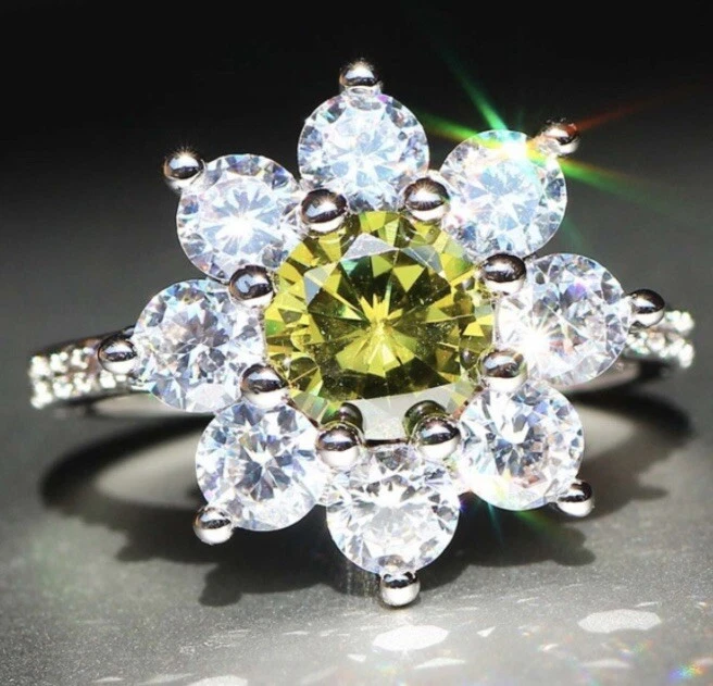 Impresionante conjunto de pendientes de peridoto verde circonita cúbica con flores talla 10 y peridoto ovalado Foto 2 de 4