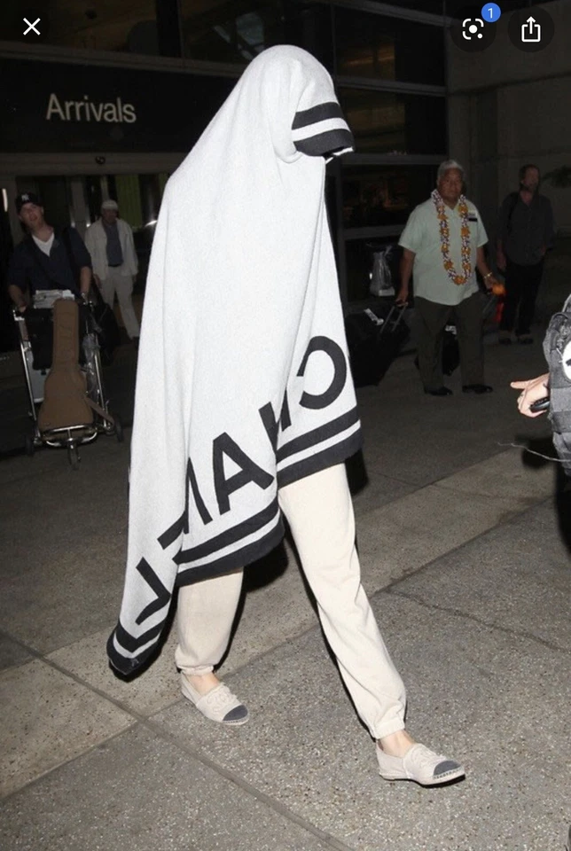 MANTA REVERSIBLE CHANEL NUEVA CON ETIQUETA Y CAJA ROJA/LANA AZUL MARINO/CACHEMIRA Foto 4 de 4