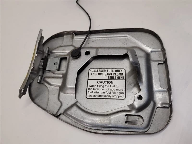 2010-2014 SUBARU OUTBACK LEGACY Fuel Filler Door Silver 57601AJ01A9P 10-14     Foto 3 de 4