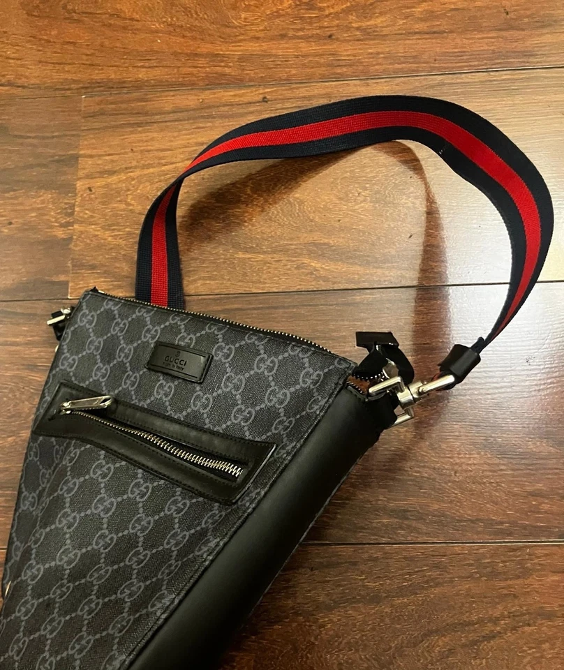 Borsello uomo  Gucci nero buone condizion cm 30 x cm 27 x cm 4 - Immagine 3 di 4