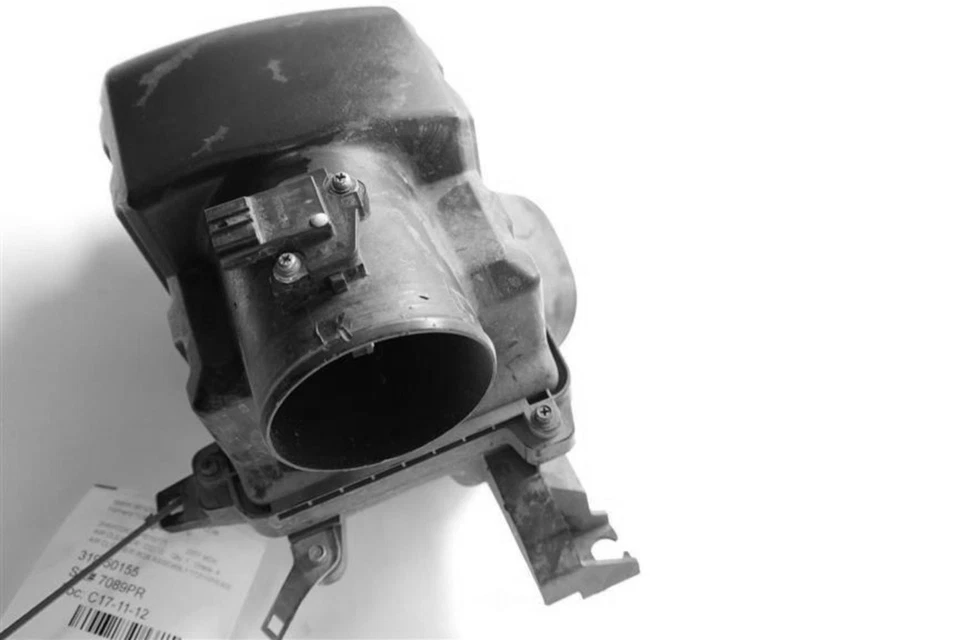 Used Upper Air Cleaner Assembly fits: 2009 Acura Mdx 3.7L 6 cylinder upper Upper - Image 3 of 3