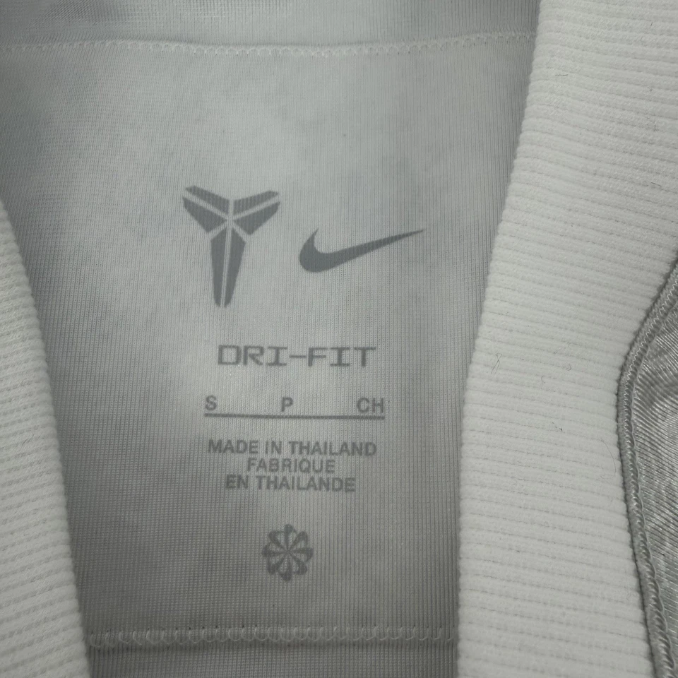 Camiseta corta Nike blanca rara Kobe Bryant para mujer con estampado de serpiente #8 #24 Mamba S Foto 4 de 4