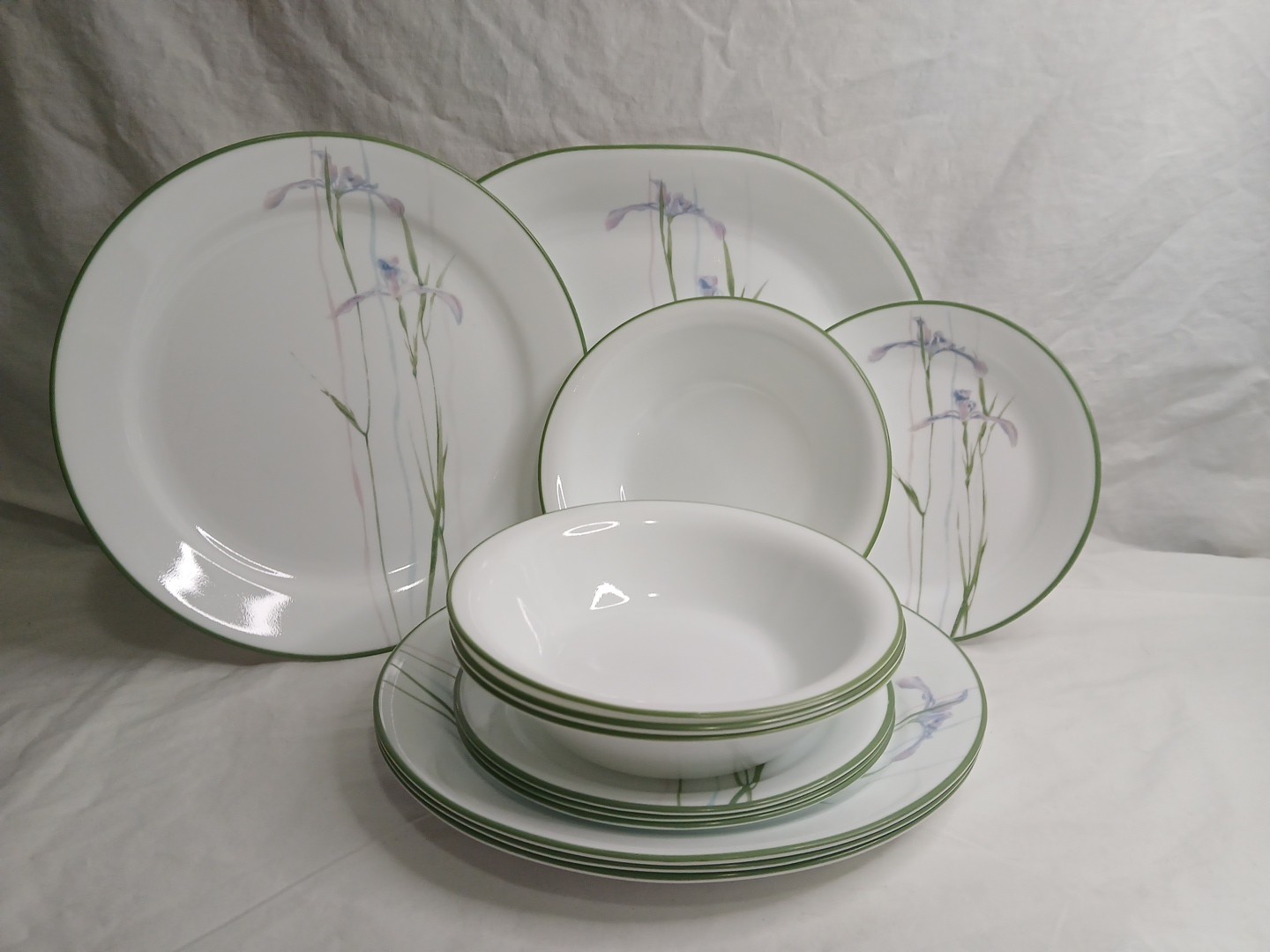 - Service For 4 With Serving Platter