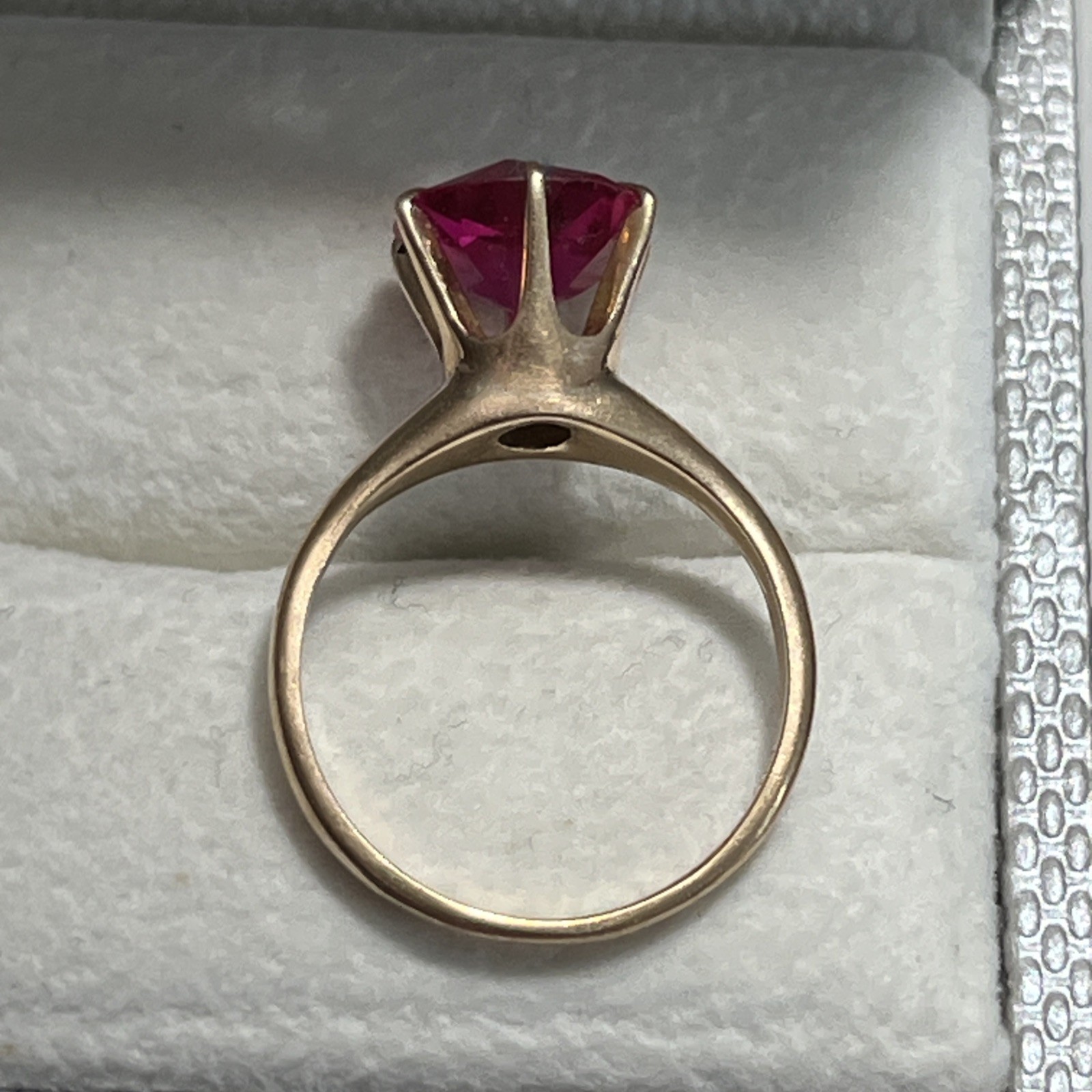 10k Gold Ring, Featuring A Large Ruby - image 8