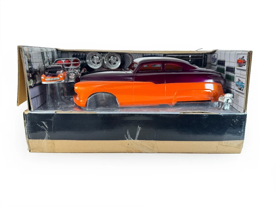1:18 & 1:64 Muscle Machines 49 Mercury Hot Rod Build-It Kit Dark Cherry & Orange - Image 2 of 4