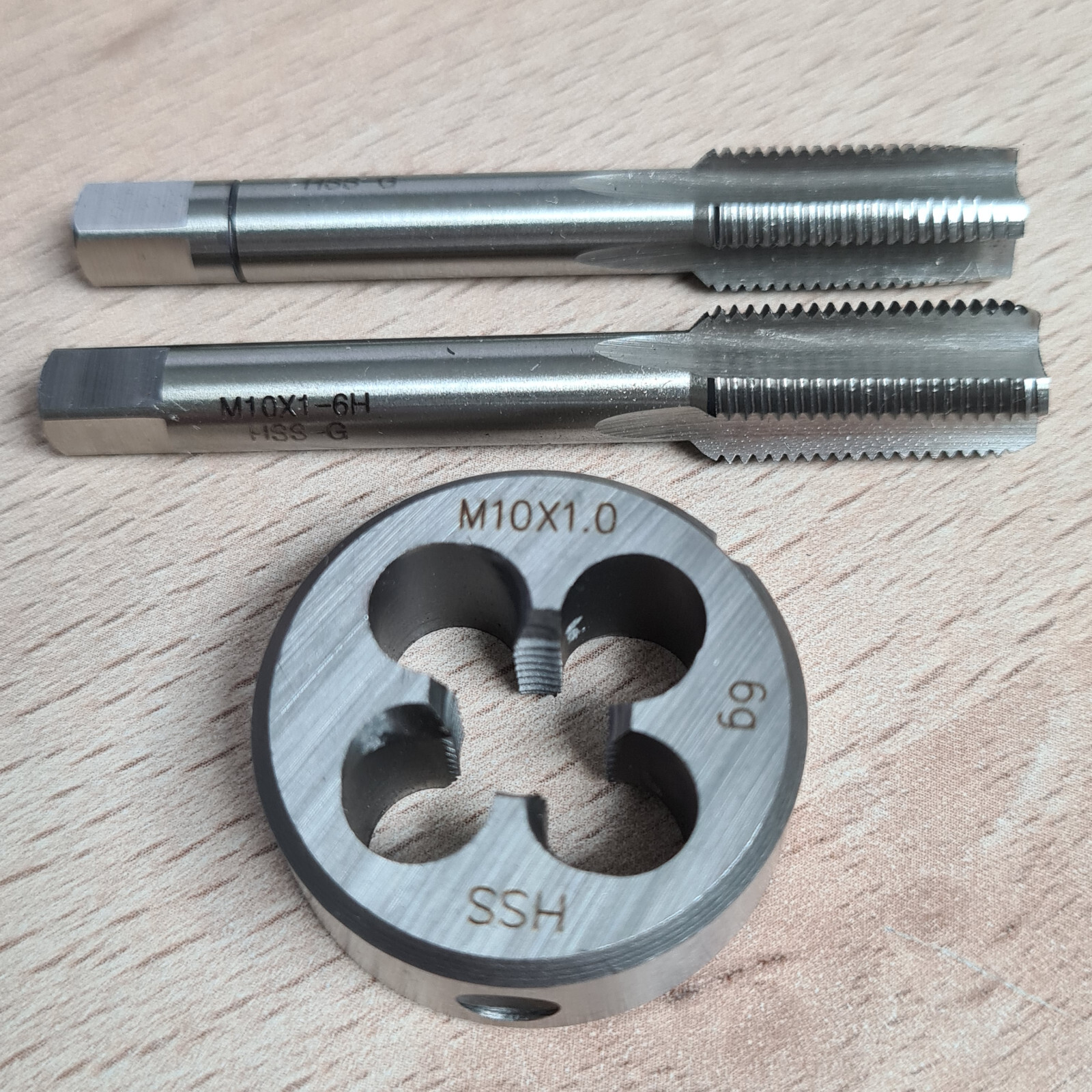 QUARKZMAN Gewindeschneider Set - M10 X 1.25 Für Präzise Reparaturen