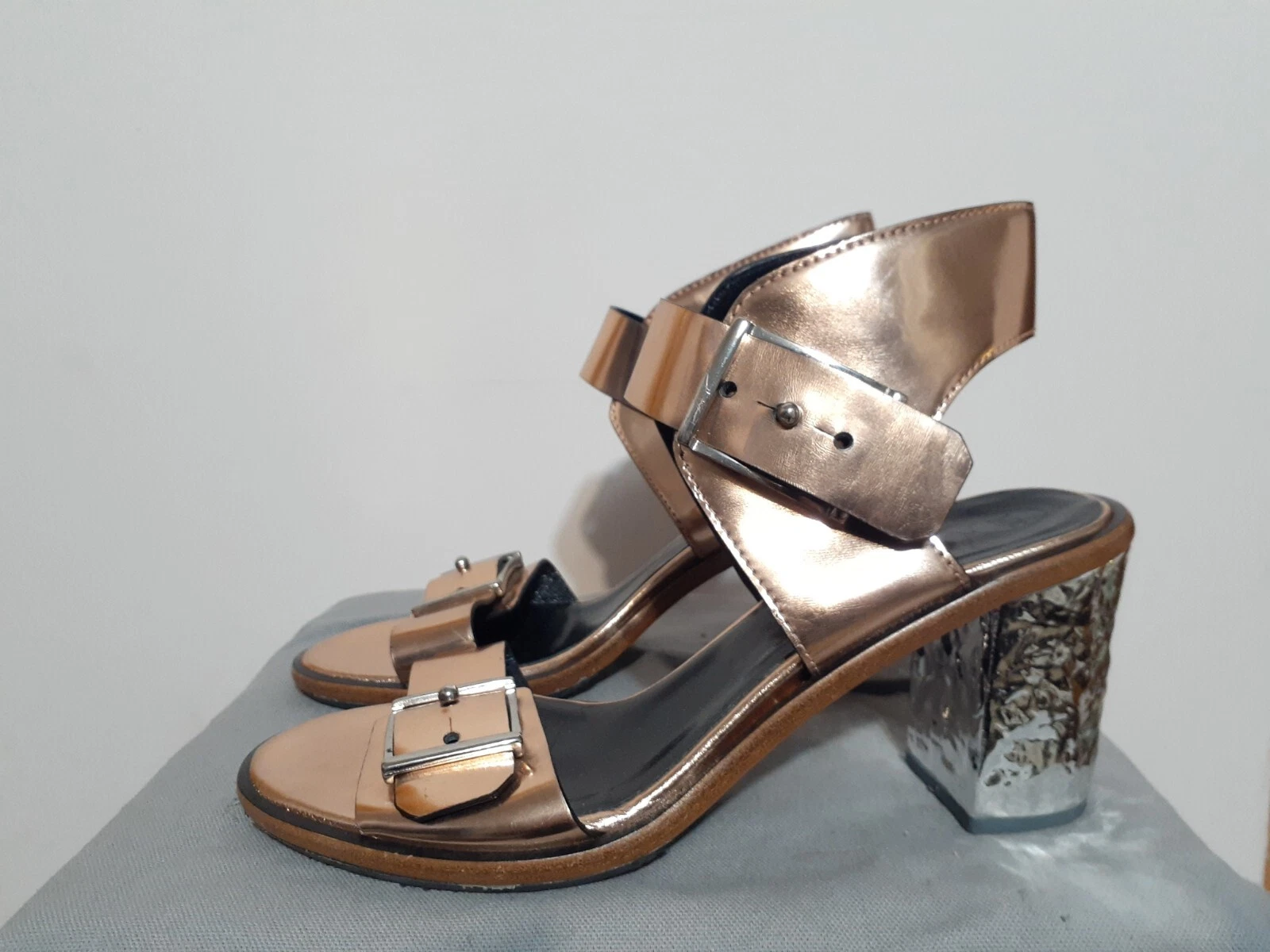 Sandali McQ Alexander McQueen in pelle misura bronzo. EU 36 US 6