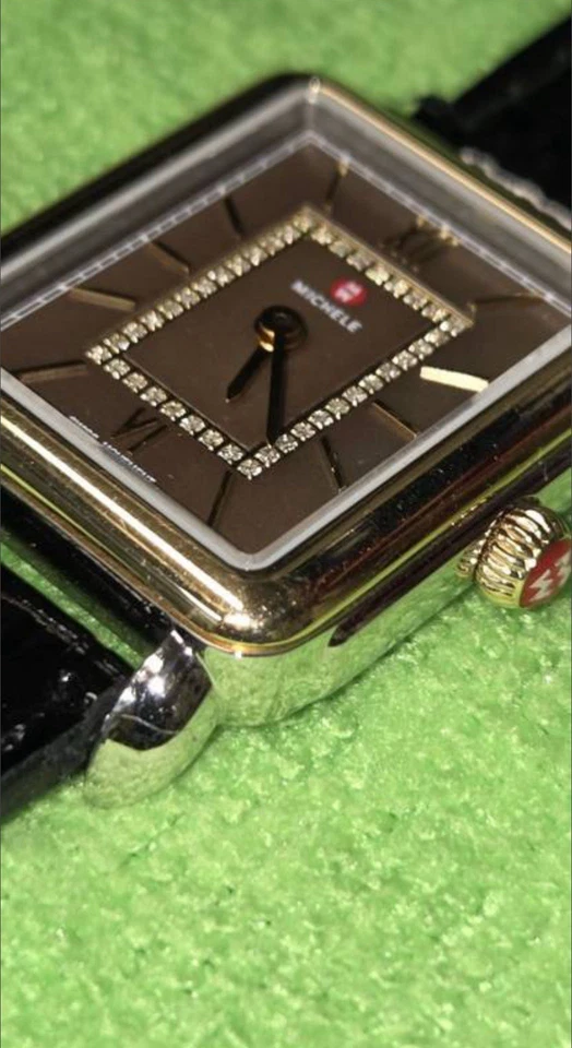 Reloj MICHELE Deco 2 para dama esfera mop diamante 0,10 quilates acero bicolor y oro de 18 quilates Foto 3 de 4