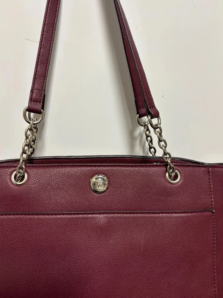 Bolso de Mano Chaps Para Mujer Borgoña Bolso Cadena Acento Grande 16" x 10" x 4" Foto 4 de 4