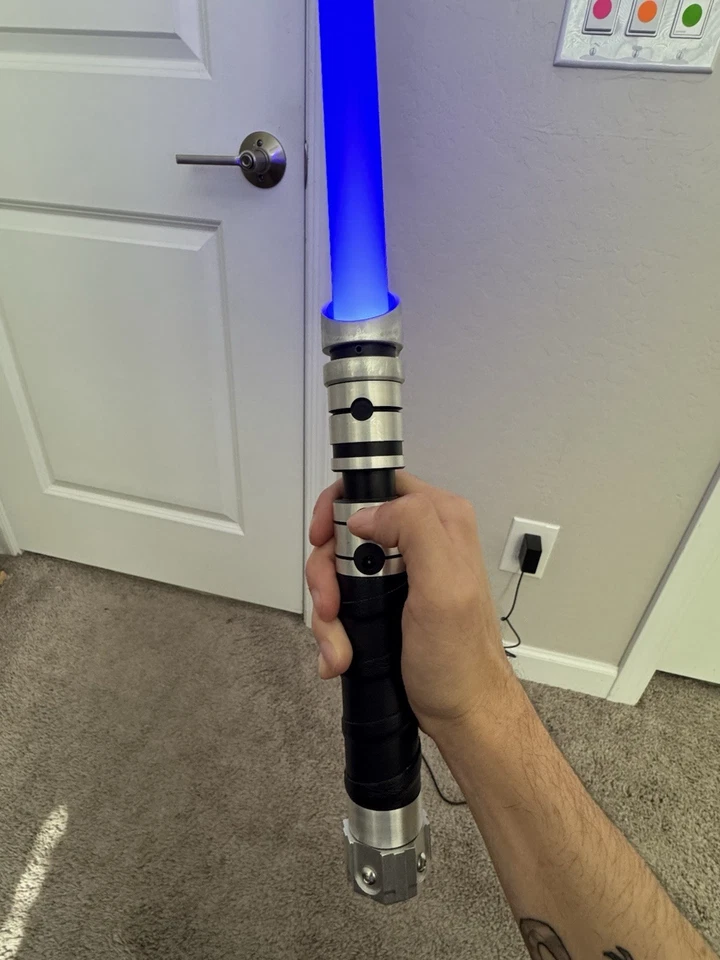 Sable de luz Saberforge Prodigal Son patrón de acólito Foto 3 de 4