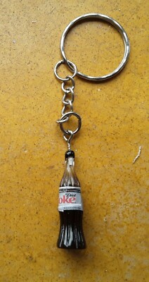   EIL DICH BELIEBT  Geschenk Diät Cola Flasche Schlüsselanhänger NEU