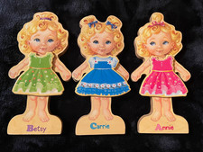 Juego de muñecas de vestir magnéticas de madera Teeny Tiny Triplets SHURE Company