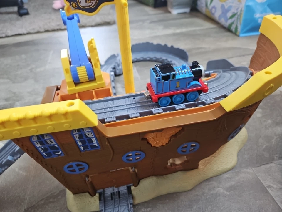 Thomas & Friends 2011 Take-n-Play Томас в пиратской бухте V6447 почти полный. - Изображение 3 из 4