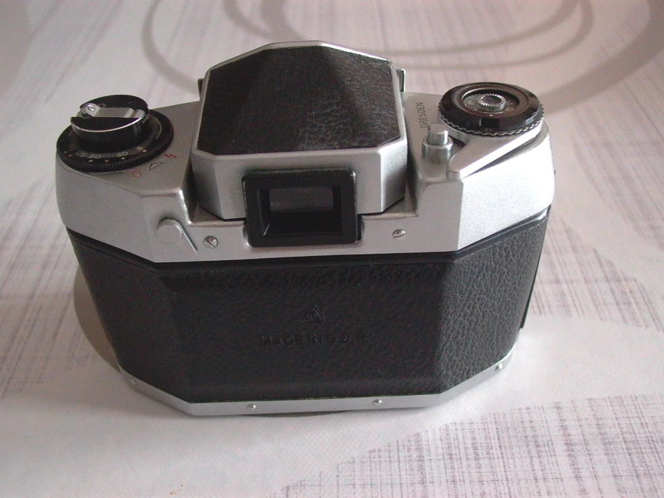 Fotocamera EXA 1B - Pentaprisma - Usato (Leggere bene) - Immagine 3 di 4