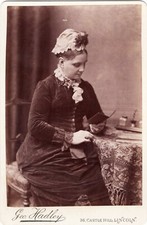 WOMAN IN DEEP CONCENTRATION STUDIES PHOTOGRAPH :LINCOLN, ENGLAND : CABINET CARD