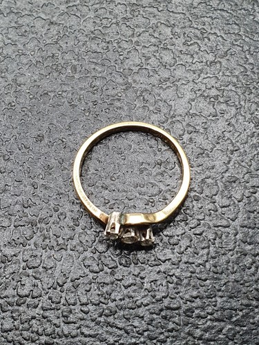 ANTIQUE VINTAGE ART DECO 18CT GOLD, PLATINUM & 3 DIAMOND RING 2g SIZE M - Imagen 4 de 4