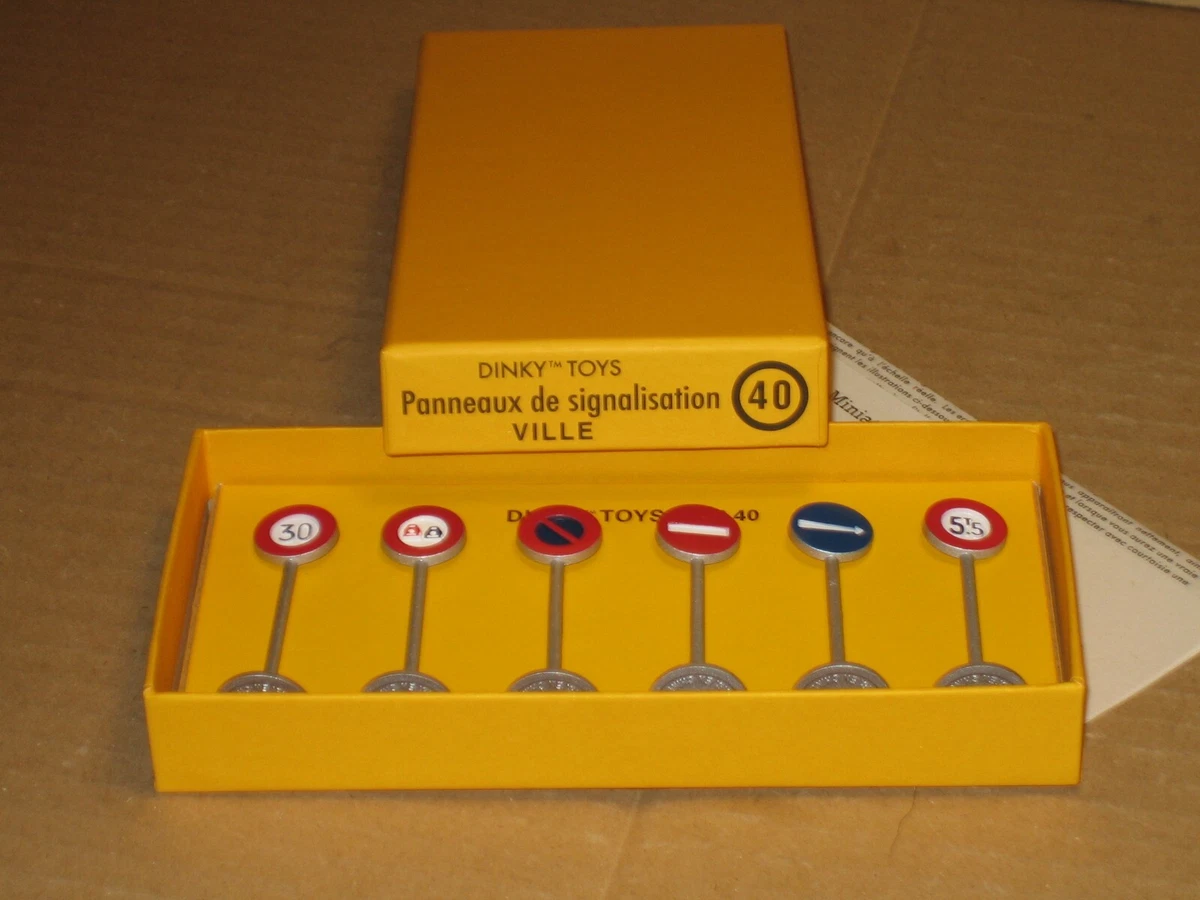 Les Panneaux Signalisations De Ville En Miniature Au 1/43e De Dinky Toys Atlas 508