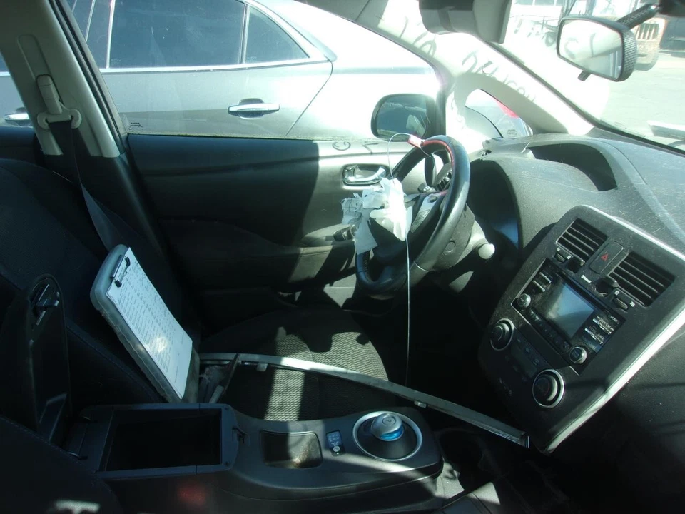 Used Rear Left Door Vent Glass Rear fits: 2015 Nissan Leaf Rear Left Grade A — 第 3/4 张图片