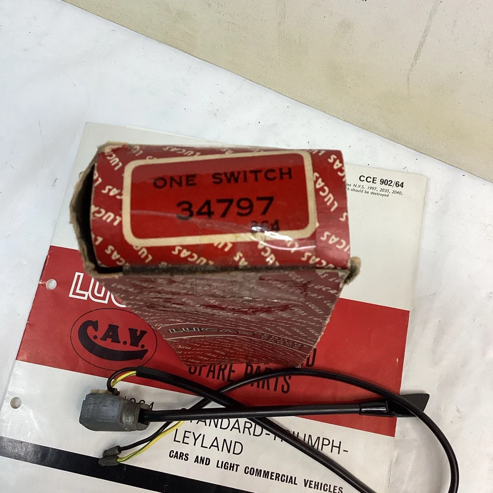 Interruptor de sobredrive Lucas Triumph Spitfire GT6 y Triumph Vitesse NOS para autos RHD Foto 4 de 4