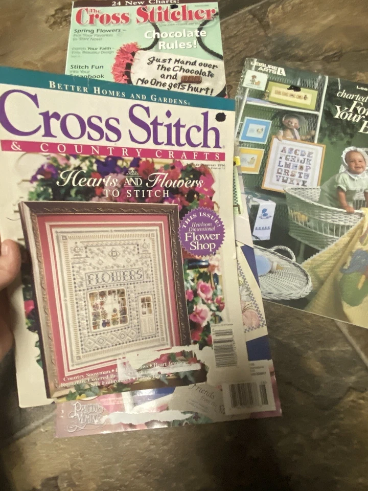 Lot of 5 vintage cross stitch magazines with multiple patterns - Image 4 of 4