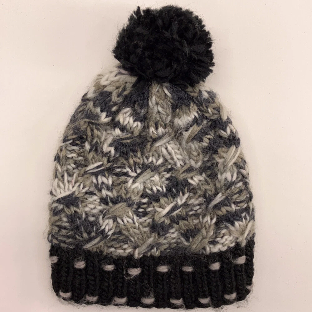 Big yarn x pattern knit gray black white pom pom winter hat