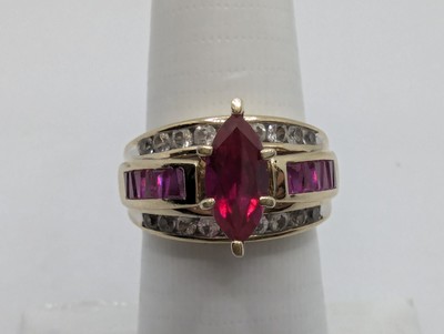 Vergoldetes Sterlingsilber Laborgefertigter Rubin & weißer Saphir Cocktail Ring 6,5