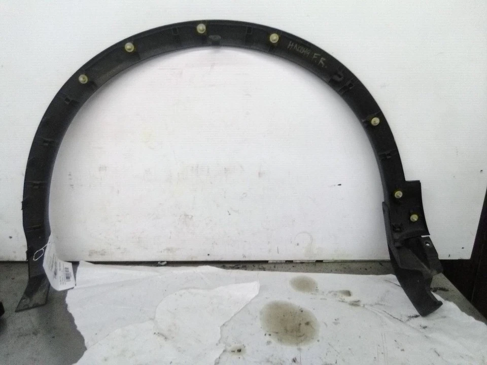 Extensión acampanada guardabarros pasajero derecho Nissan Rogue Sport 19 Foto 2 de 4