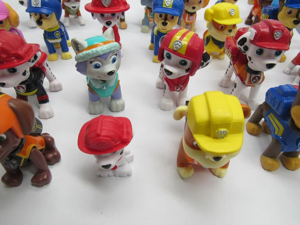 Lote de 24 figuras de acción y accesorios de la Patrulla Canina Nickelodeon Spin Master Toys Foto 3 de 4