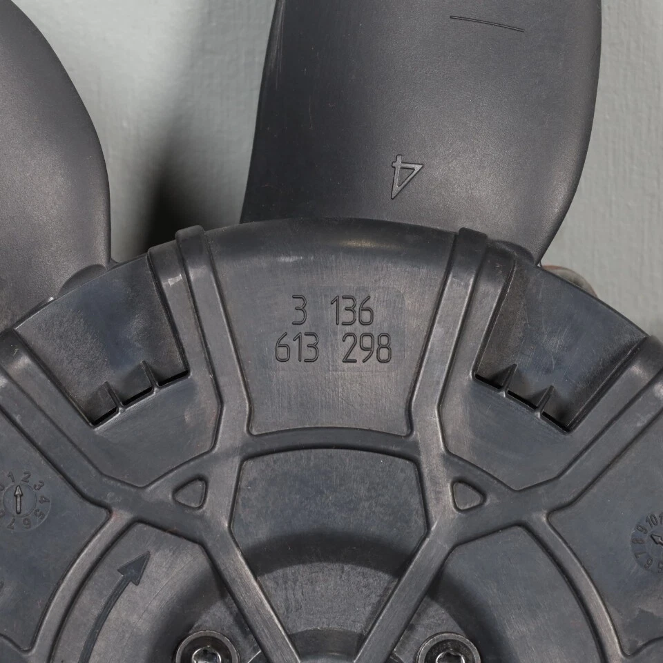 2008-2013 BMW 335i / 2012-2015 BMW X1 Radiator Fan Motor 17427545366 OEM Used Foto 2 de 4