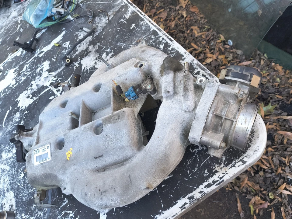 Saturn Aura 2008 cuerpo de acelerador de admisión superior Foto 2 de 4