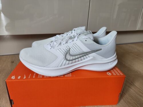 Nike Downshifter 11 White Women's Trainers Shoe Size UK 9.5 - Imagen 2 de 13