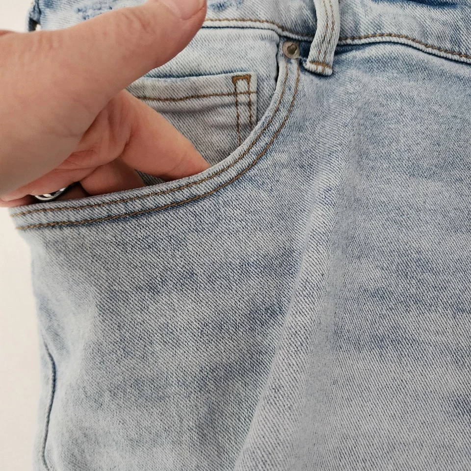 Inc Denim light wash frayed hem jean shorts womens size 24W - Image 3 of 4