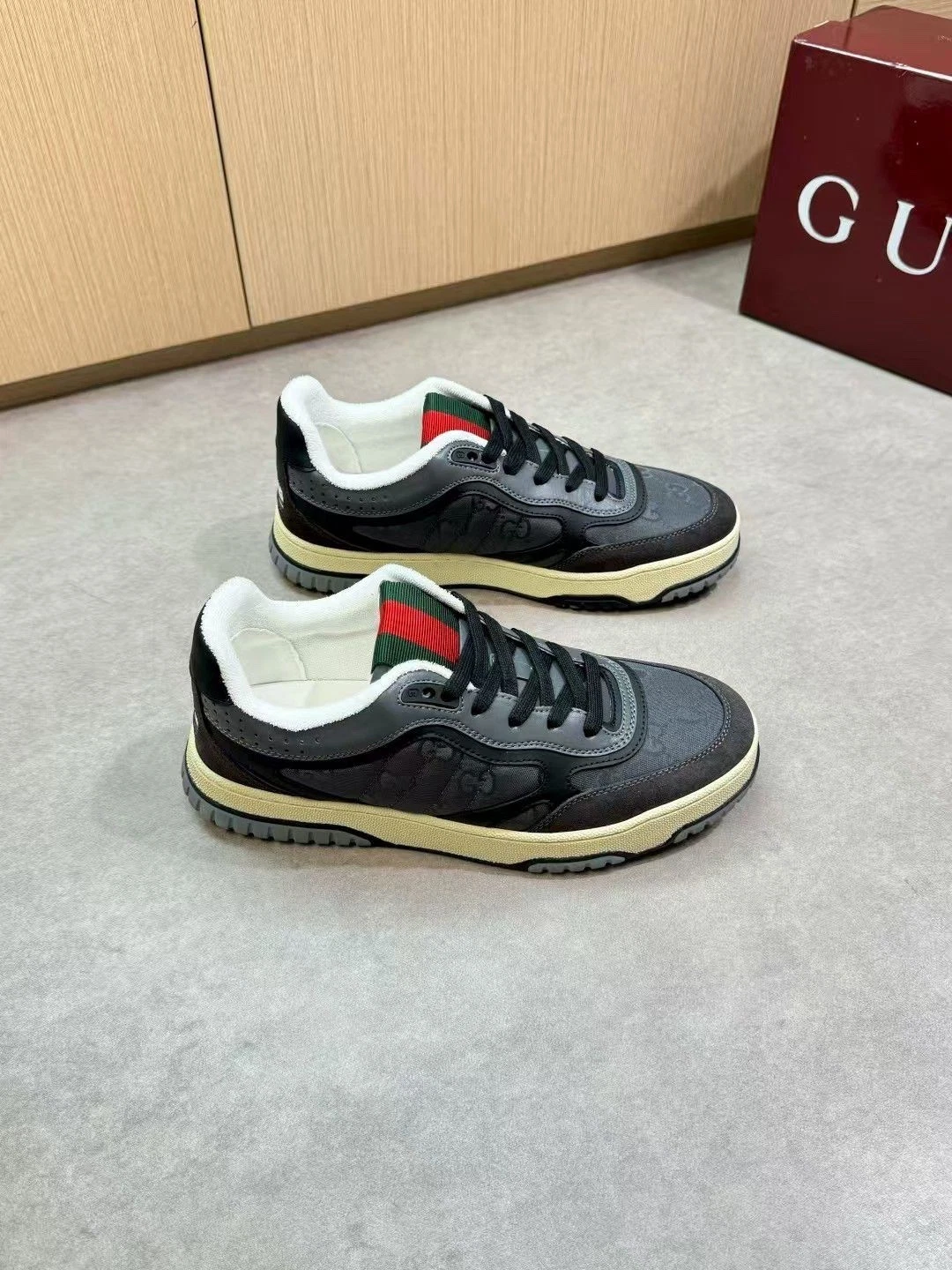 Gucci — Gucci Screener Re-web Size 44
