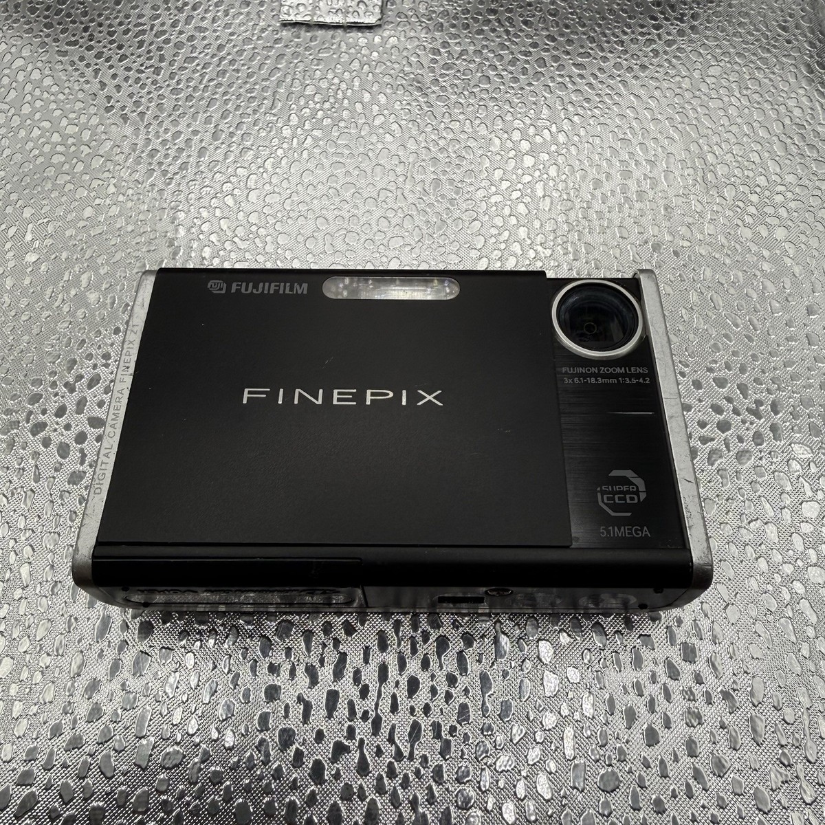 Fujifilm Finepix Z1 5.1MP Black Digital Camera Super CCD - For