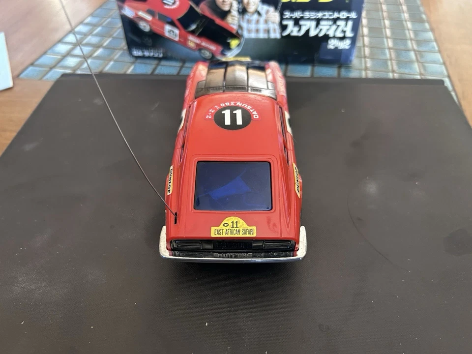Coche de radiocontrol GA Daishin vintage “Z” Fairlady con control remoto Foto 4 de 4