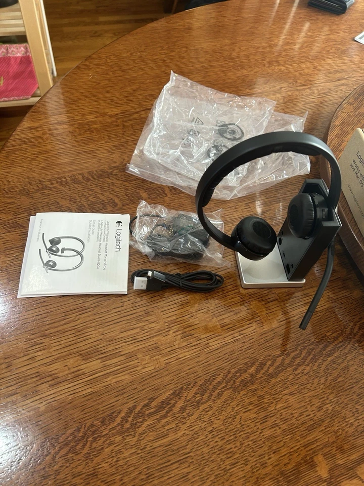 Logitech H820e Wireless Mono Headset Skype Cisco Compatible - Image 3 of 4