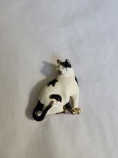 Cat Sitting Lapel Hat Jacket Pin