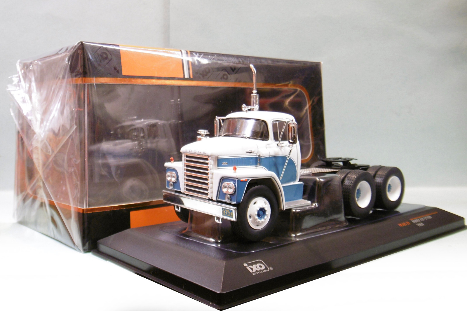 Camion Dodge LCF CT900 1960 Ixo blanc 1/43 miniature de collection neuve en boite TR185