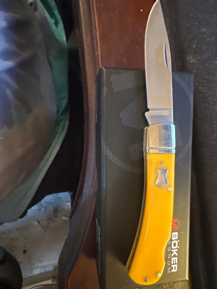 CUCHILLO BÖKER AMARILLO LOCKBACK Foto 4 de 4