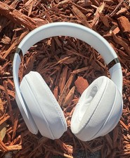 Beats Studio 3 Wireless Over-Ear Noise Cancelling Headphones - Matte White