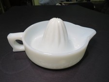 Sunkist Vintage Milk Glass Juicer Citrus Reamer Made In USA EXCELLENT Condition