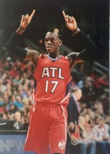 12) Dennis Schr&ouml;der signiert Basketball NBA Foto Unterschrift Autogramm signed