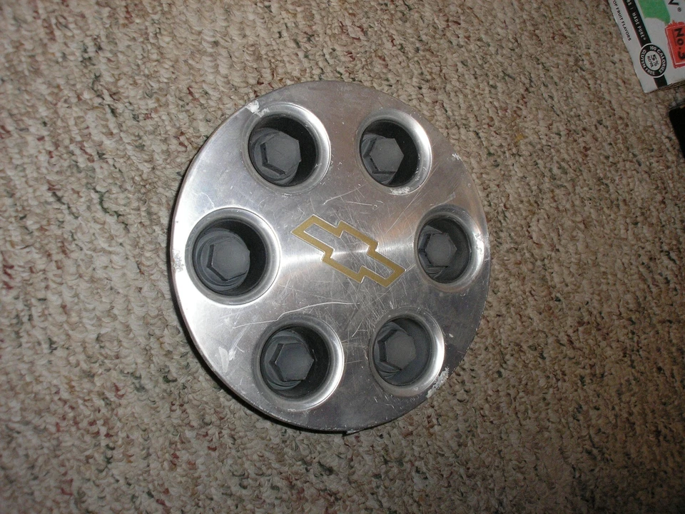 Chevrolet Tahoe Silverado 1500 Suburban 2004-2007 tapa central OEM P/N 9594520 B Foto 2 de 3