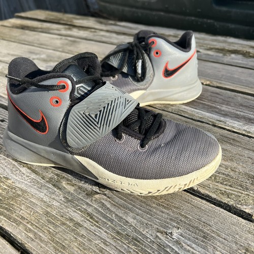 kyrie flytrap 3 youth