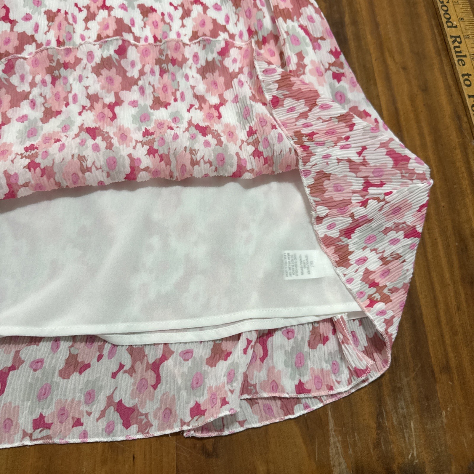 Women’s Small Lined Easel Floral Printed Ruffle S… - image 2