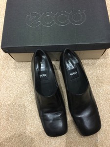 ecco black pumps