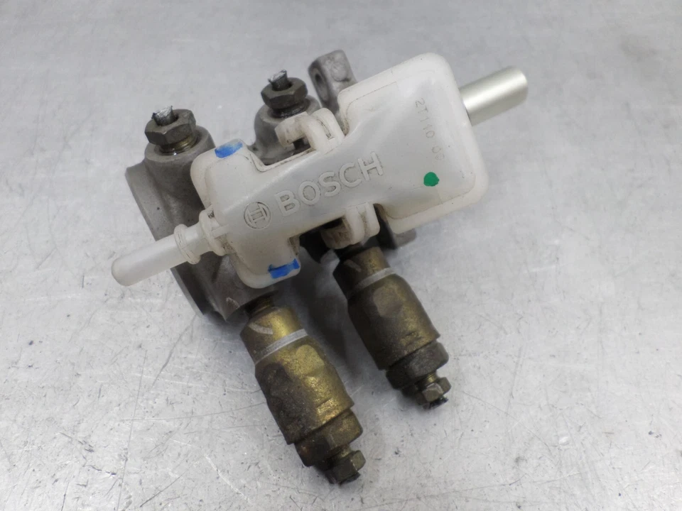 FORD FOCUS MK1 BRAKE MASTER CYLINDER 4 PIPE NON ABS VERSION 1998 - 2004 - Image 2 of 4