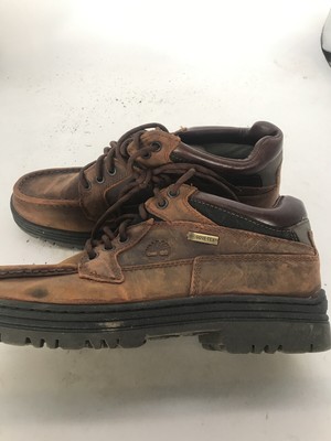 water resistant chukka boots