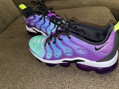 nike vapormax hyper violet